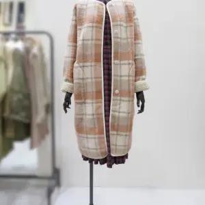 써스데이아일랜드 덤블 믹스 체크 코트 T226MCT134W