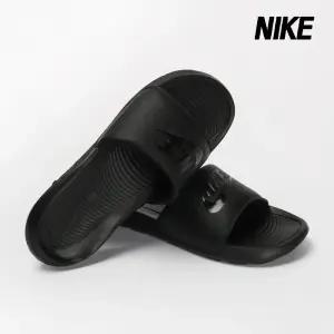 [나이키] 빅토리 원 슬라이드 블랙