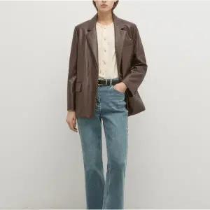 갤러리아 [25가을] 테일러드 투 버튼 레더 자켓(WJ2030F)