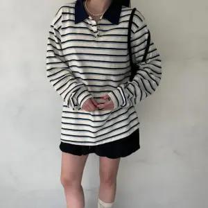 여성 스트라이프 단추 배색 카라넥 긴팔 티셔츠