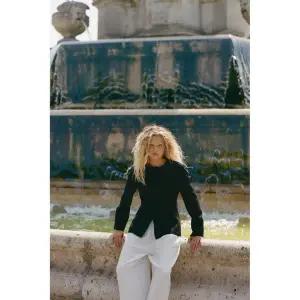 [정품] 자라 셔츠 데일리 남방 데이트룩 출근룩 ZARA 숄더 패드 타이트핏 블레이저 - 블랙