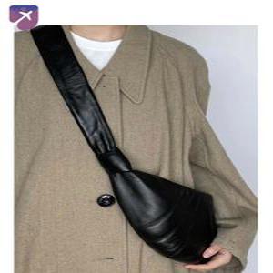 양가죽 크로와상 반달백 대각선 반달 가방 여성 보부상 블랙 가죽