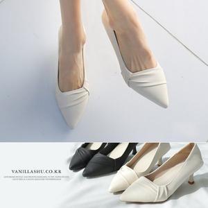 [바닐라슈] 단독 아이츠 언발셔링 소프트백캡 미들힐 펌프스(6cm)