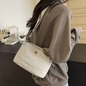 여성 나일론 데일리 크로스 여행 클래식 백 핸드폰 가 (WFI00RR)