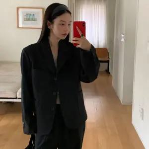 [메이비베이비] Momentum Jacket (차콜)
