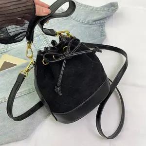 [다잇템] 여성 버킷 레더 투핸들 크로스백 콘트라스트 토트 가방