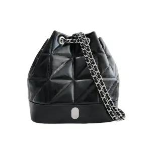 [롯데백화점]에스콰이아 24SS 신상 뉴 트렌드 퀼팅 쁘띠 미니 체인 패션 백팩 ECDSHB635BK