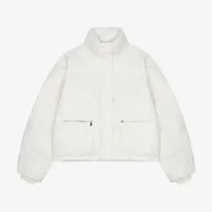 [롯데백화점]씨 하이넥 덕다운 숏 패딩 SJHJZ6673