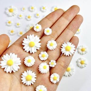 50Pcs 3D 수지 미니 데이지 네일 매력 흰색 꽃 멋진 여름 아트 장식 DIY 매니큐어 액세서리 공예