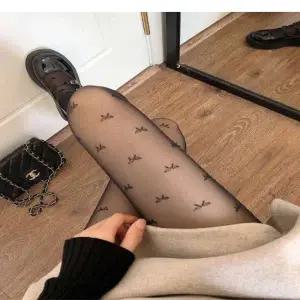 스타킹 무늬 리본 발레코어 블랙