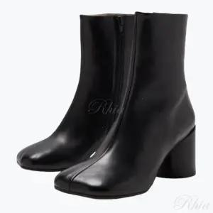 엠엠식스 25FW 아나토믹 레더 앵클 부츠 S59WU0235 P3628 T8013