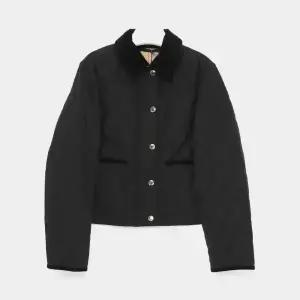 버버리 25FW 다이아몬드 퀼팅 내부체크 크롭 여성 자켓 8107465