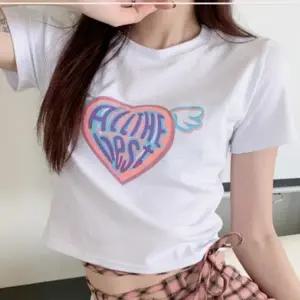 여름 티셔츠 반팔 라운드 하트날개 여성 데일리 크롭 크롭 여자 여성