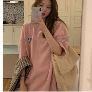 영문 더블유 여성 라운드넥 티셔츠 반팔 레터링 여름 박스핏티셔츠