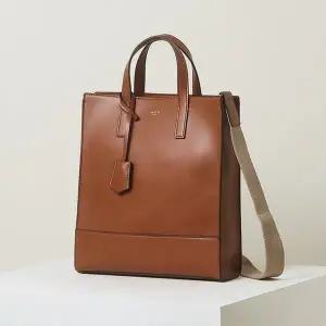 [헤지스](대구신세계)[HAZZYS ACC] 브라운 로고배색 가죽 토트백 HJBA5E886W3
