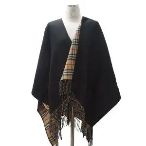 버버리 체크 울 리버시블 케이프 블랙 8077897