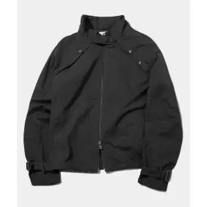 플레이스 스튜디오 PLACE STUDIO 하이넥 스탠다드 스트랩 비조 포인트 블루종 집업 자켓 블랙