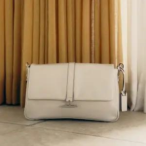 [롯데백화점]조이그라이슨 트루디 숄더백 LW5SA2330_FI