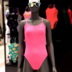 [롯데백화점]나이키 앤서 솔리드 컷아웃 NESSA018-678