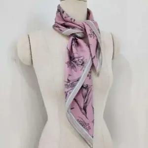 [애슬릿] 쁘띠 스카프 중년 여성 꽃 정사각 미니 두건 목