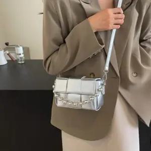 당일 격자 미니 스퀘어 실버 크로스백 은색 여성 가방 은색가방 여성 여름가방 실버 미니 격자무늬가방