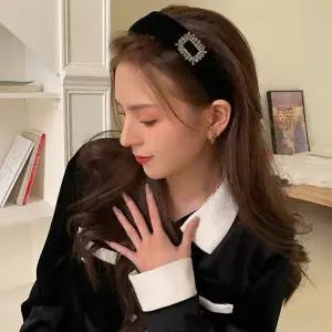 [콩심팥심]여성 스퀘어큐빅 겨울 벨벳 러블리 헤어밴드 머리띠