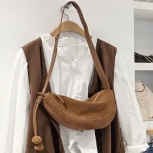 소가죽 스웨이드 하프문 라운드 볼 여성 크로스백 여자 숄더백 핸드백 미시 30 40 50대