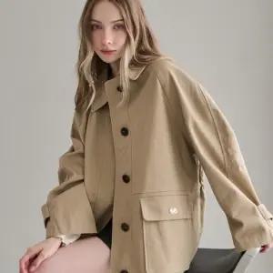 슬로우롤리 Metal emblem half trench coat