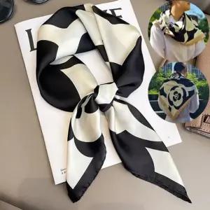 (24 여름유니) 장미꽃이 피었습니다 사각스카프