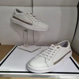 [에스콰이아] 여성 발편한 데일리 밴딩끈 스니커즈 굽3센치YABSHZ569WH