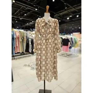 [롯데백화점]포커스 넥리본 쉬폰 플리츠 원피스 (FF3H7OP0039)