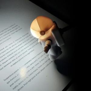 현대인몰 USB 우주인 LED라이트 독서등 따챠 사햐 미니스탠드