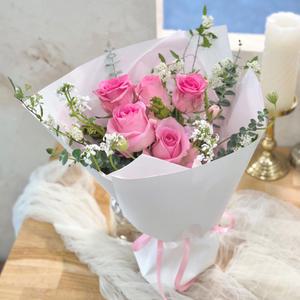 [그린테라피]장미 5송이 + 그린소재 생화 꽃다발 포장