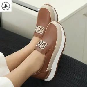 [애슬릿] 가죽 슬립온 스니커즈 여성 엄마 운동화 발 편한