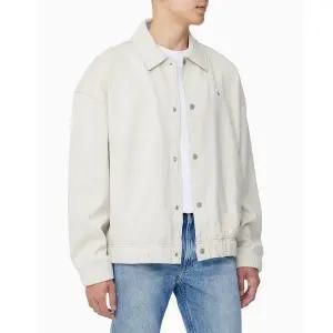 [파주점][Calvin Klein Jeans][캘빈클라인진]남성 릴렉스핏 기모 스 버튼 카라 자켓 J326820-PDH