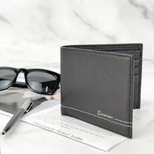 [다잇템] 남성 미니멀리즘 반지갑 가죽사각 메탈로고 블랙