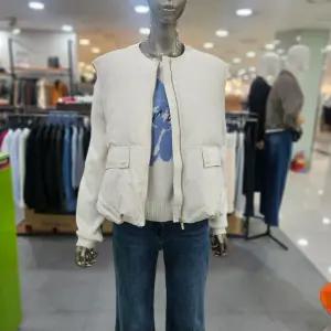 시슬리/애플아울렛/루즈핏 라운드넥 구스다운 베스트 SAPDE4461