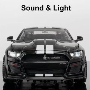 1:18 스케일 머스탱 GT500 스포츠카 모델 장난감 합금 다이캐스트 도어 열린 차량 장식품 사운드 소년 생일