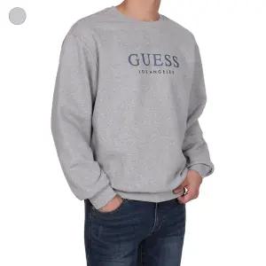 [게스]남성 세미오버핏 데님 PVC 일자로고 맨투맨 KP1K04C3