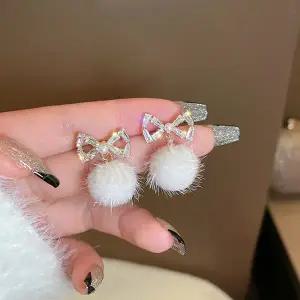 솜러비 솜솜 페이크퍼 겨울 패션 귀걸이