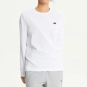 뉴발란스 UNI 스몰로고 긴팔티 NBNDF21303-10 긴팔라운드 _