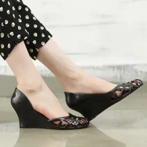 베리슈 여성 웨지힐 젤리슈즈 여름 웨지샌들