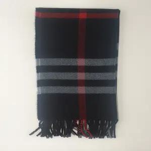 버버리머플러 네이비M 90%MERINOWOOL 10%CASHMERE 선물포장 서비스 실시 중 겨울목도리 남녀공용 패션잡화 야외 외출룩 설날 명절 공항룩