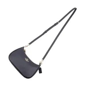 [명품]  크로스백 명품 핸드백 가죽 숄더백 시그니처 캔버스 가방 CV934IMBLK