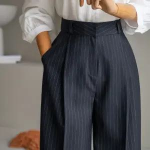 (안나앤모드) A. 피시 스트라이프 핀턱 슬랙스 [팬츠C1226Q01]