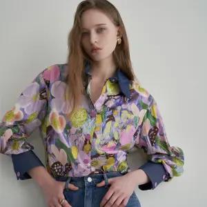 [르니앤맥코이]플라워 패턴 데님 배색 블라우스 LM05BL400L