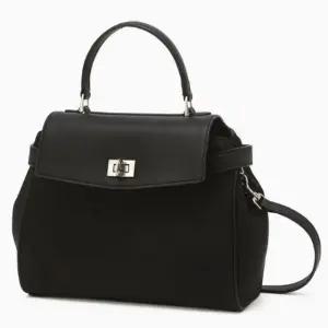 [갤러리아] [헤지스ACC] HIBA5F167BK 블랙 단색 가죽 토트백