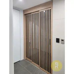 [바른도어]93번 초슬림3연동중문 간살형 어반오크 투명강화유리a