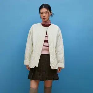 글로시 배색 오버핏 경량패딩 점퍼(AQ4PDA61) 랩 196702