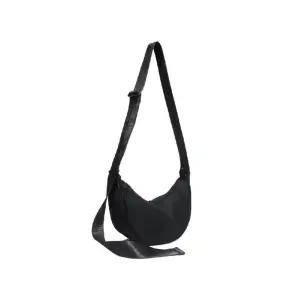 Hunter 에센셜 크로스바디 슬링백 미디엄 오픈 블랙